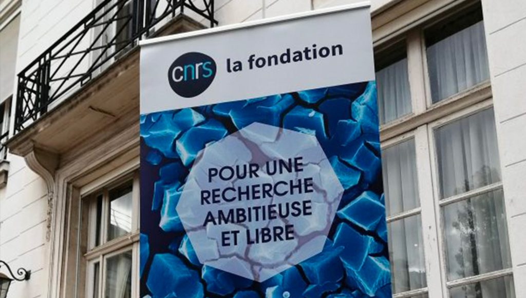 Image du kakemono de la Fondation CNRS
